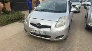 Toyota Vitz 1.0 FWD 3dr 2010 Silver
