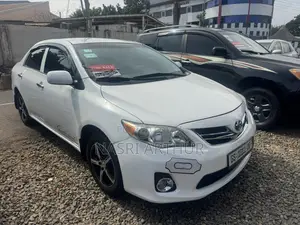 Toyota Corolla LE 4dr Sedan (1.8L 4cyl 4A) 2013 White
