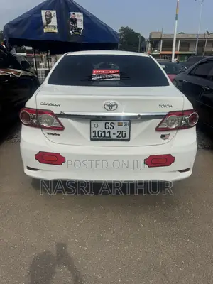 Toyota Corolla LE 4dr Sedan (1.8L 4cyl 4A) 2013 White