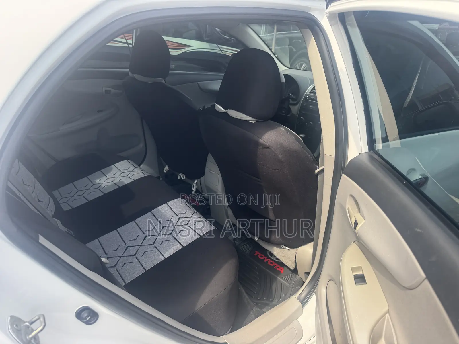 Toyota Corolla LE 4dr Sedan (1.8L 4cyl 4A) 2013 White