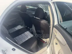 Toyota Corolla LE 4dr Sedan (1.8L 4cyl 4A) 2013 White
