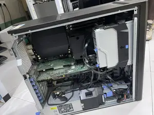 Server Dell 32GB Intel Xeon HDD+SSD 1T