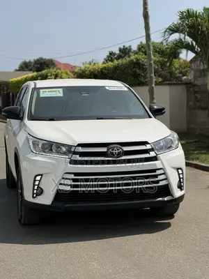 Toyota Highlander LE 2019 White
