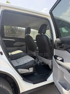 Toyota Highlander LE 2019 White