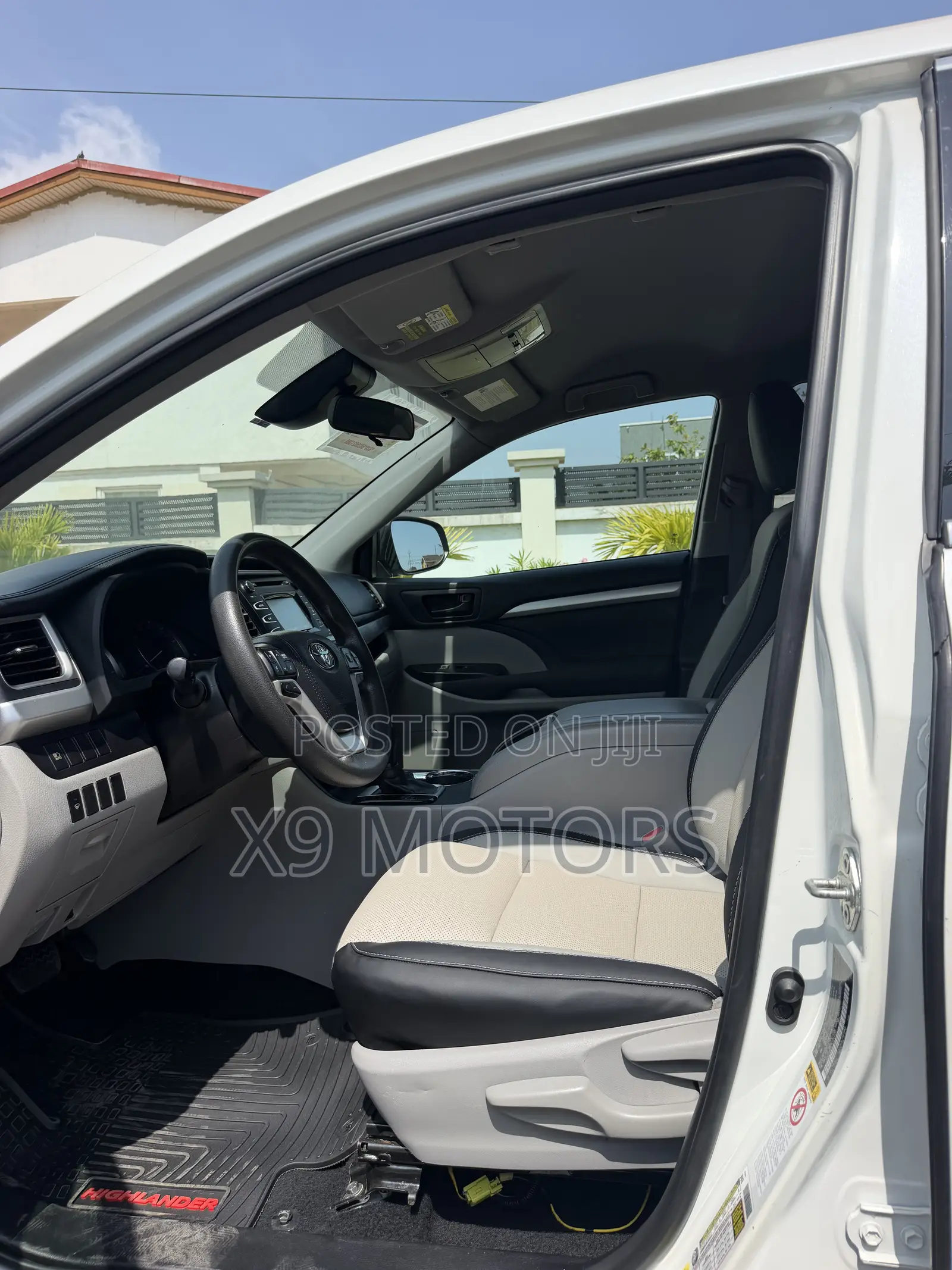 Toyota Highlander LE 2019 White