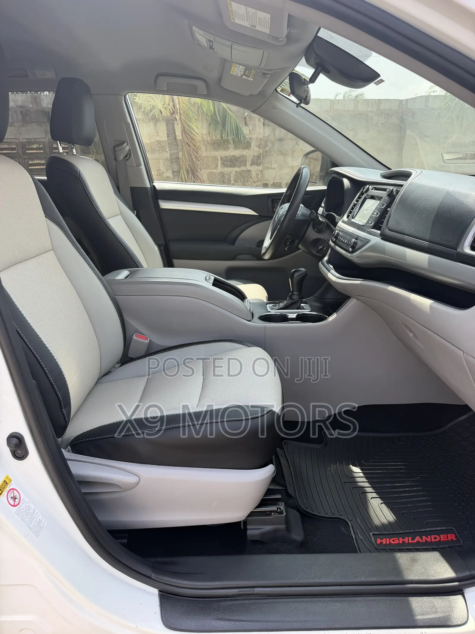 Toyota Highlander LE 2019 White