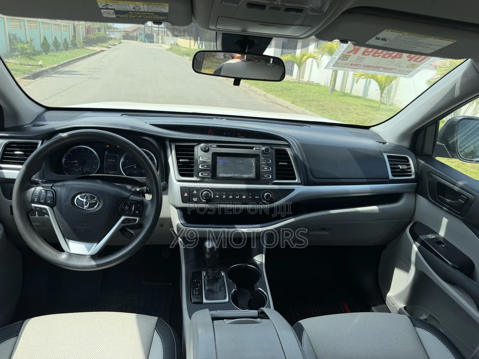 Toyota Highlander LE 2019 White