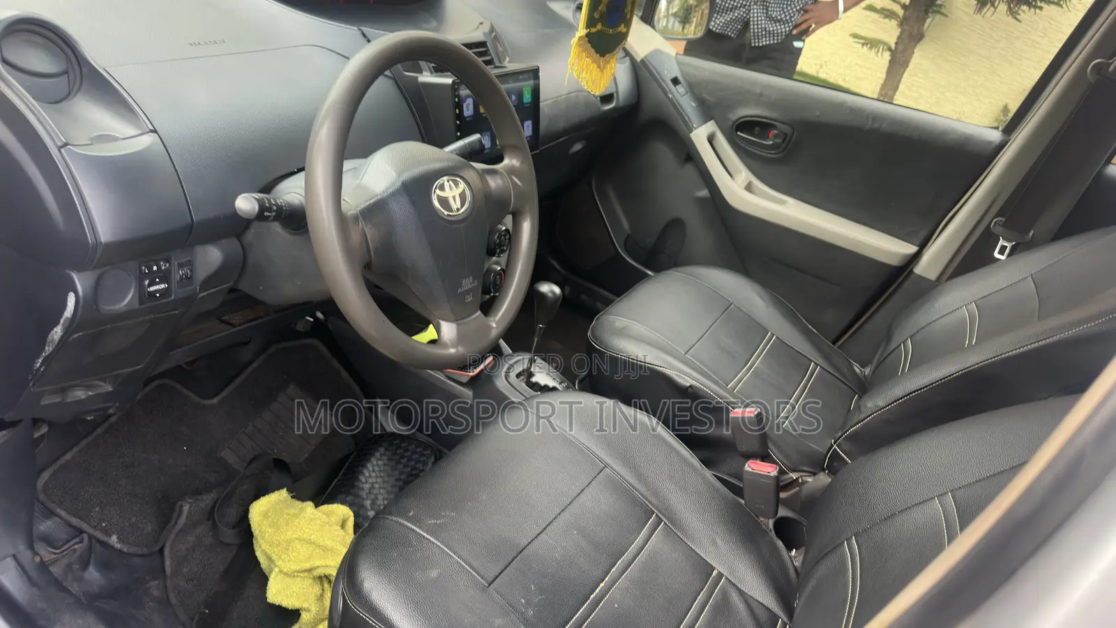 Toyota Vitz 1.0 FWD 3dr 2010 Silver