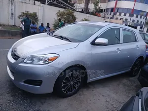 Toyota Matrix Hatchback FWD (1.8L 4cyl 5M) 2010 Silver