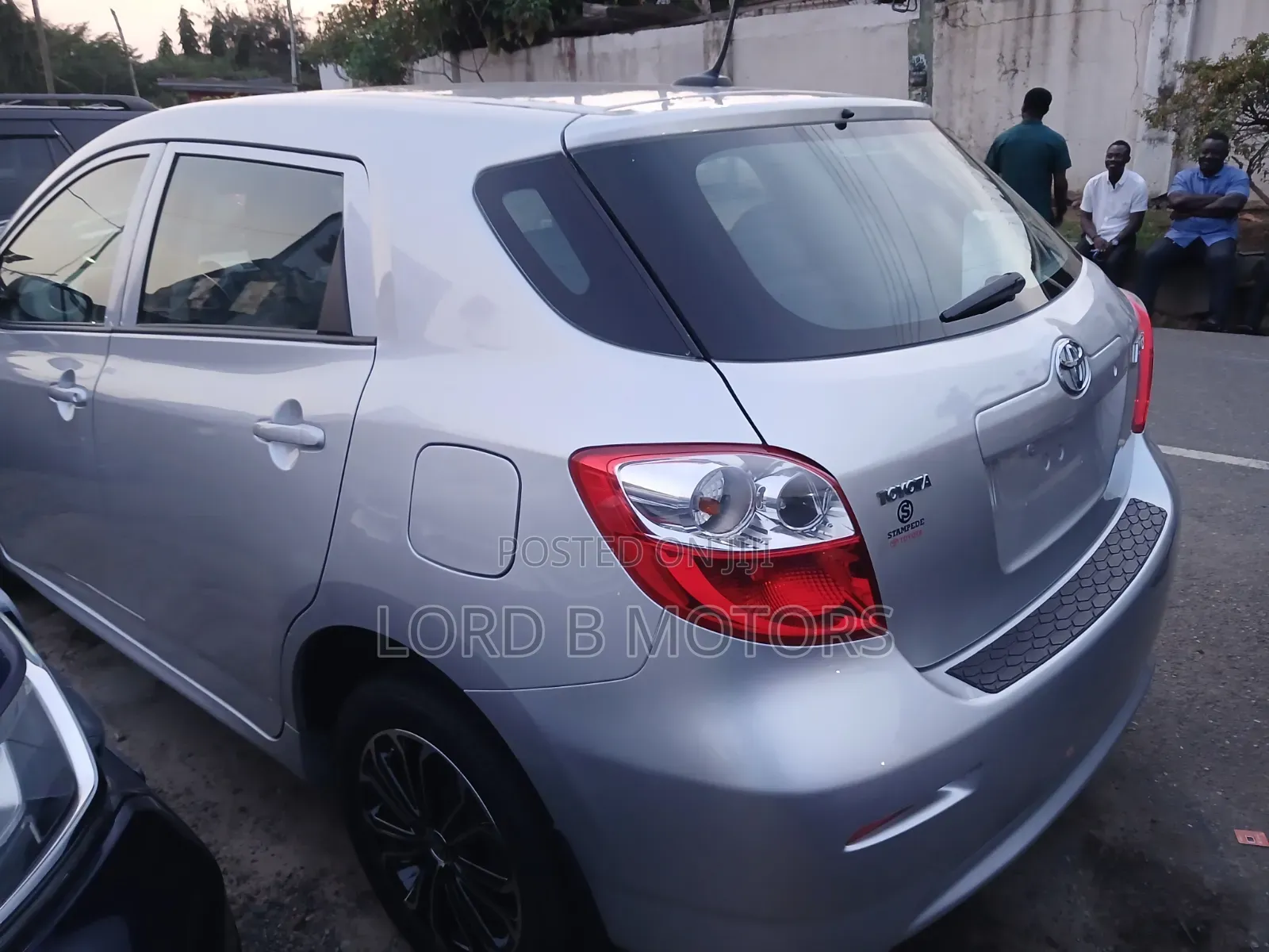 Toyota Matrix Hatchback FWD (1.8L 4cyl 5M) 2010 Silver