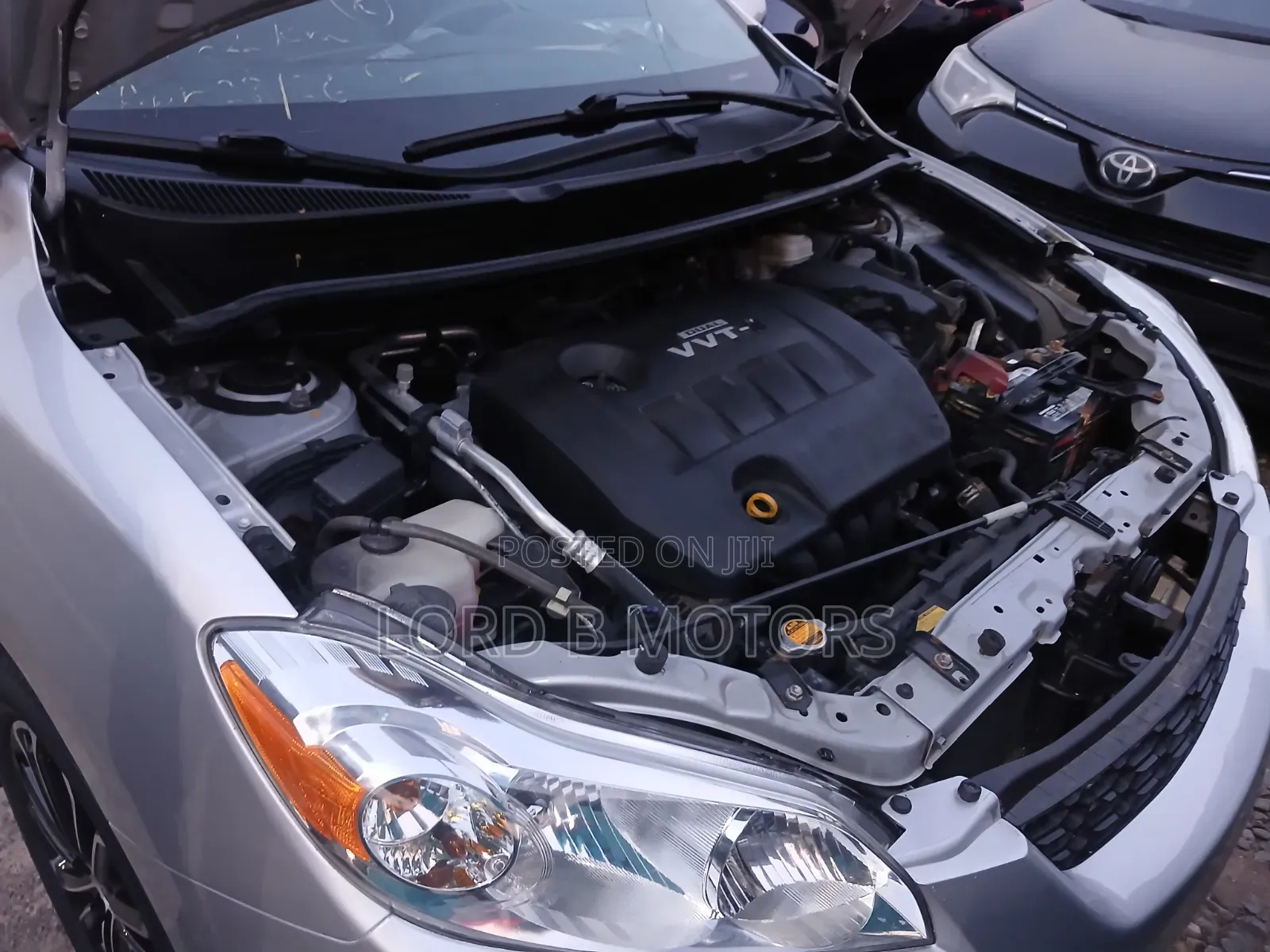 Toyota Matrix Hatchback FWD (1.8L 4cyl 5M) 2010 Silver