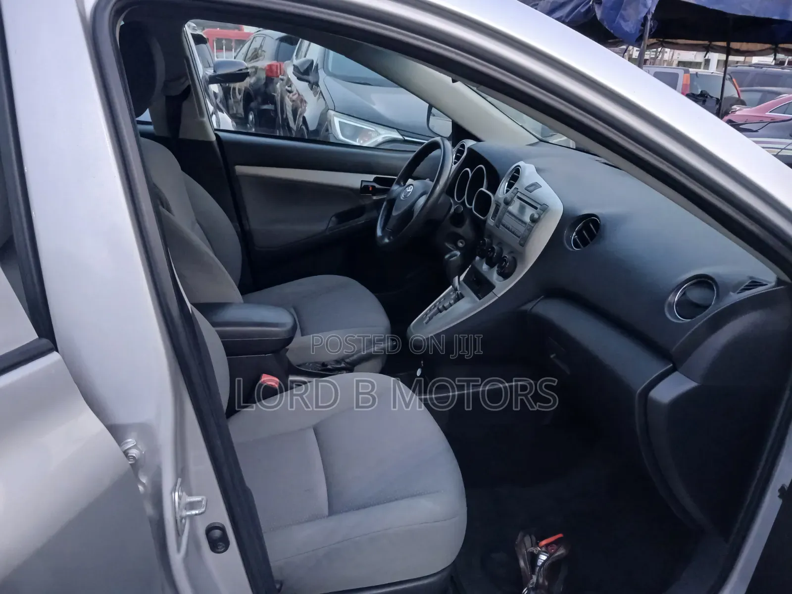 Toyota Matrix Hatchback FWD (1.8L 4cyl 5M) 2010 Silver