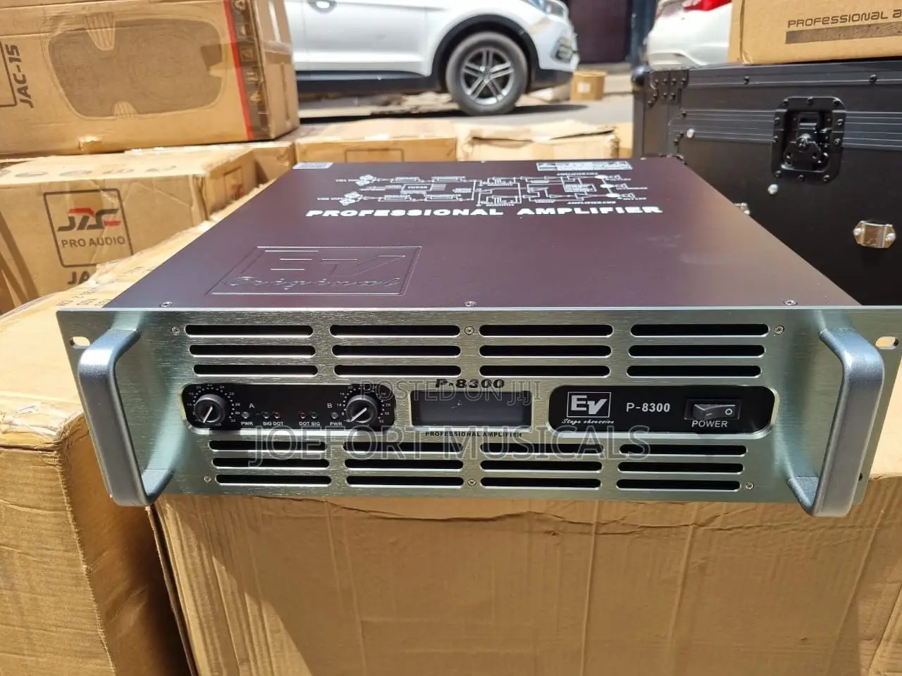 EV P8300 Bass Amplifier
