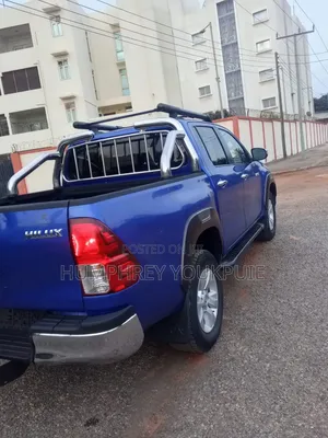 Toyota Hilux 2018 Blue