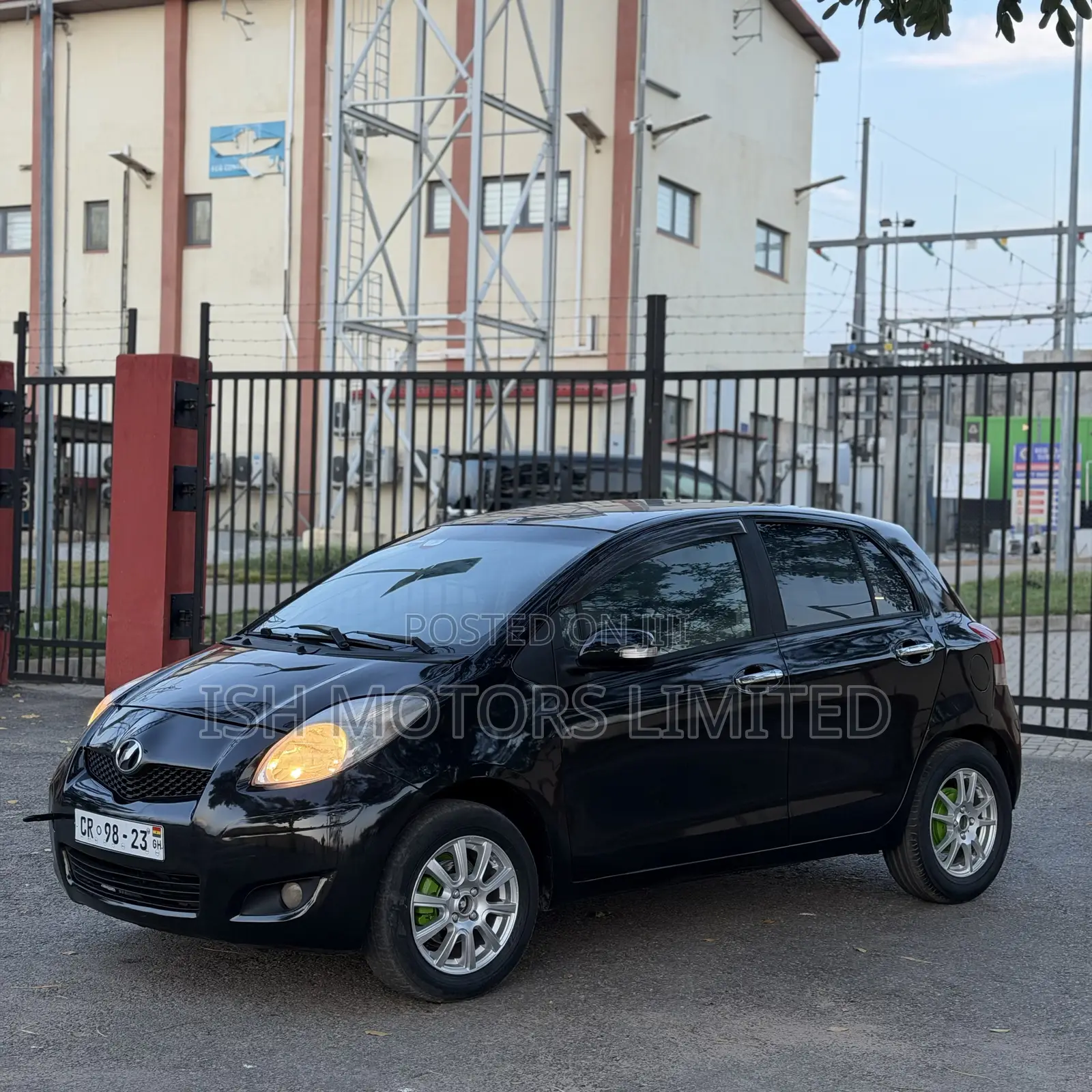 Toyota Vitz 1.3 AWD 5dr 2010 Black