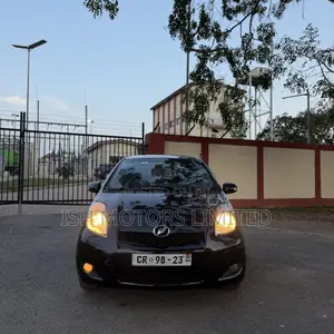 Toyota Vitz 1.3 AWD 5dr 2010 Black