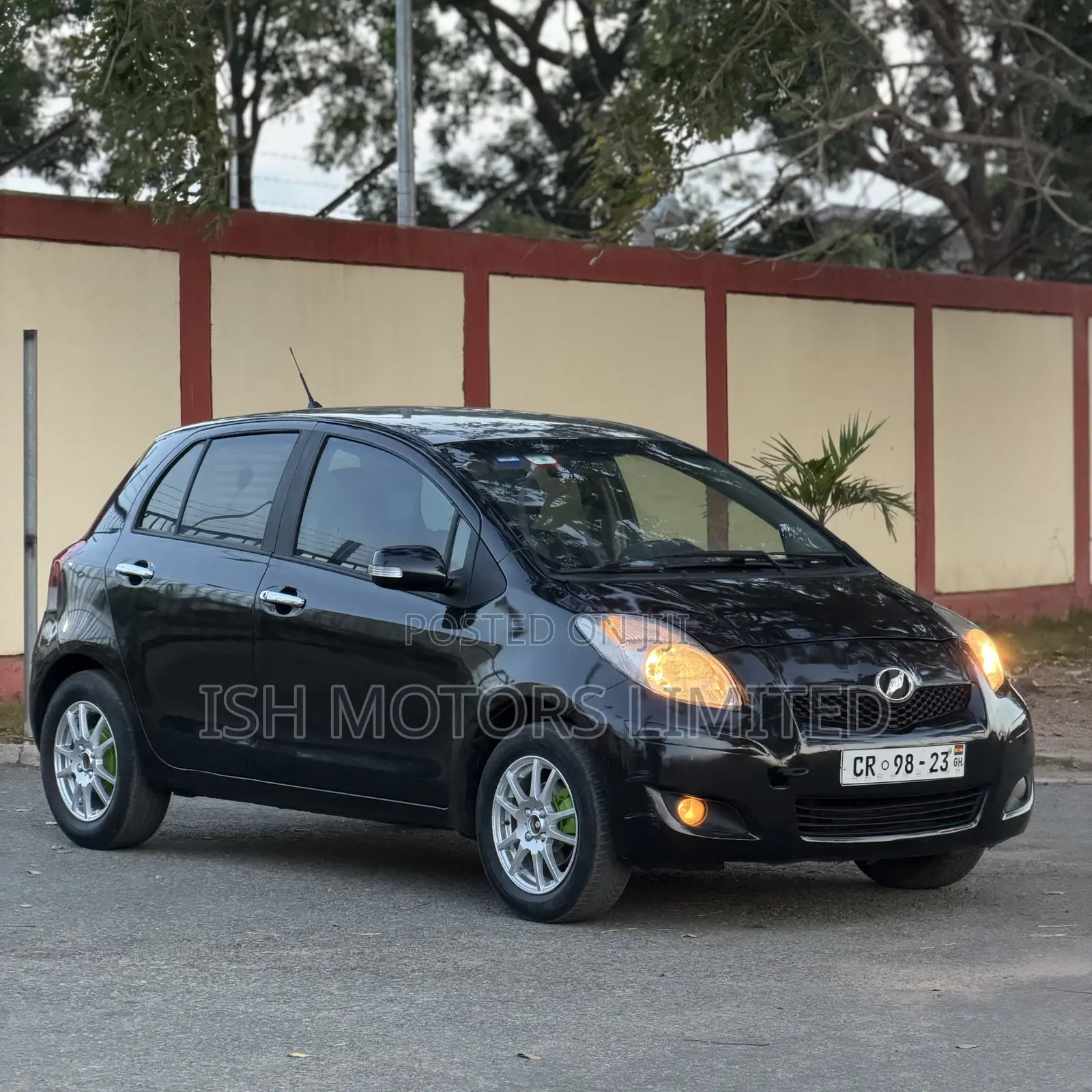 Toyota Vitz 1.3 AWD 5dr 2010 Black