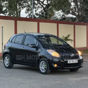 Toyota Vitz 1.3 AWD 5dr 2010 Black