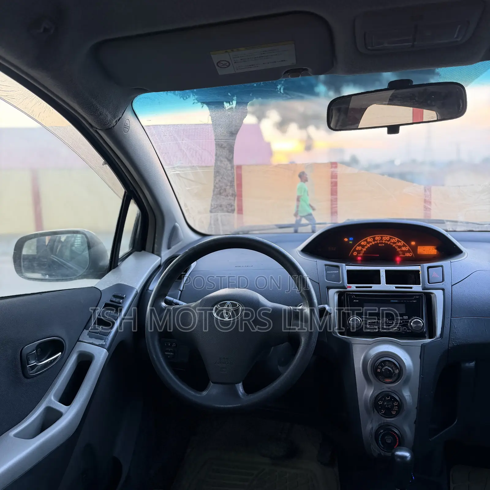 Toyota Vitz 1.3 AWD 5dr 2010 Black