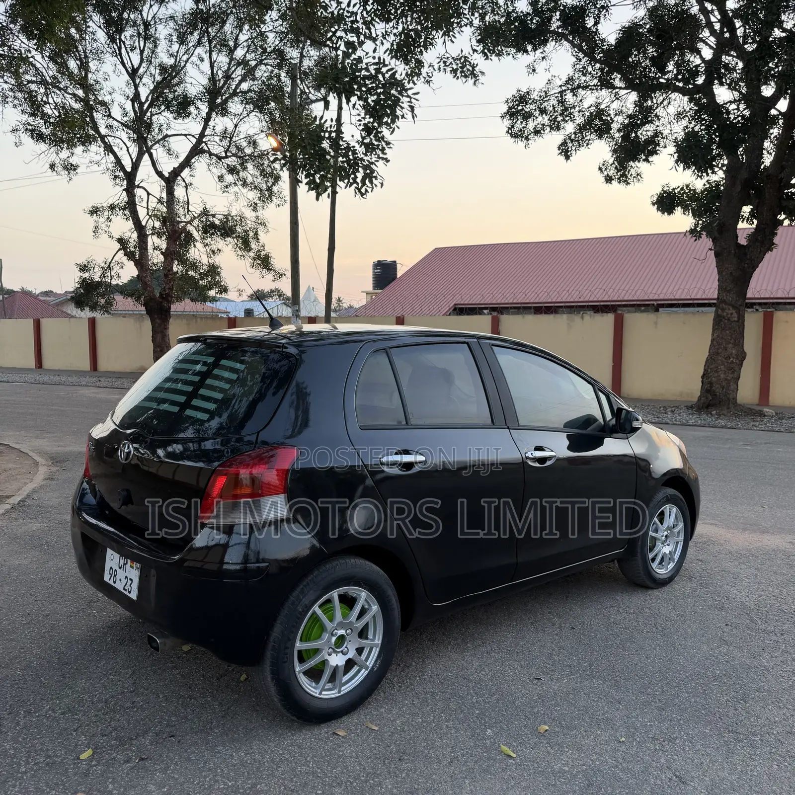 Toyota Vitz 1.3 AWD 5dr 2010 Black