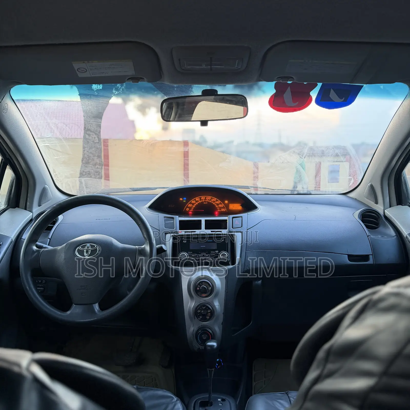 Toyota Vitz 1.3 AWD 5dr 2010 Black
