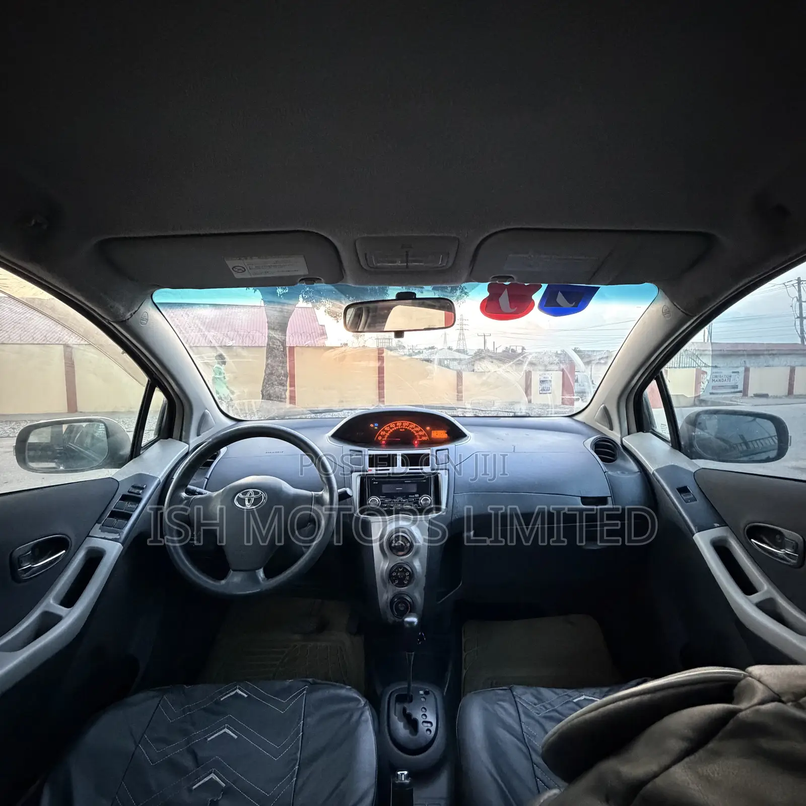 Toyota Vitz 1.3 AWD 5dr 2010 Black