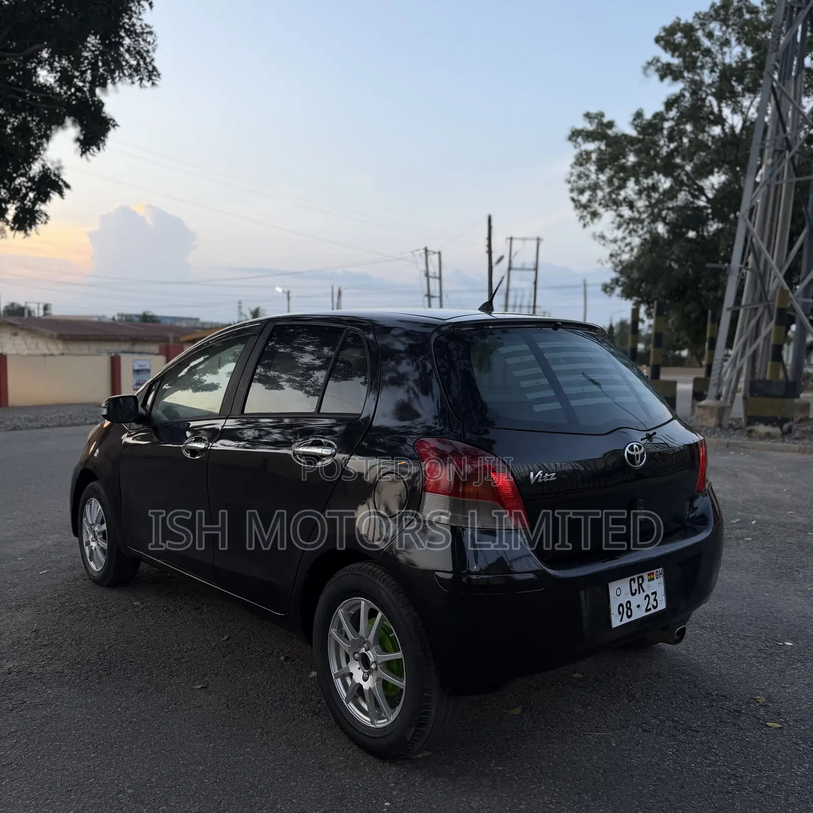 Toyota Vitz 1.3 AWD 5dr 2010 Black