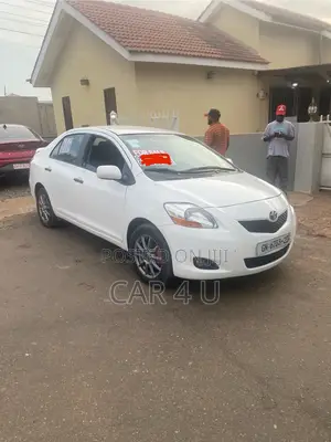 Toyota Yaris 2010 White