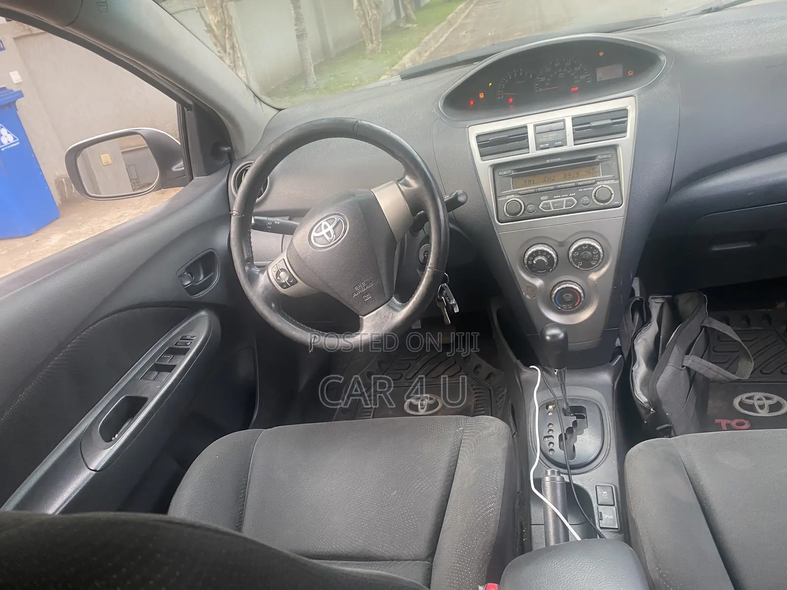 Toyota Yaris 2010 White