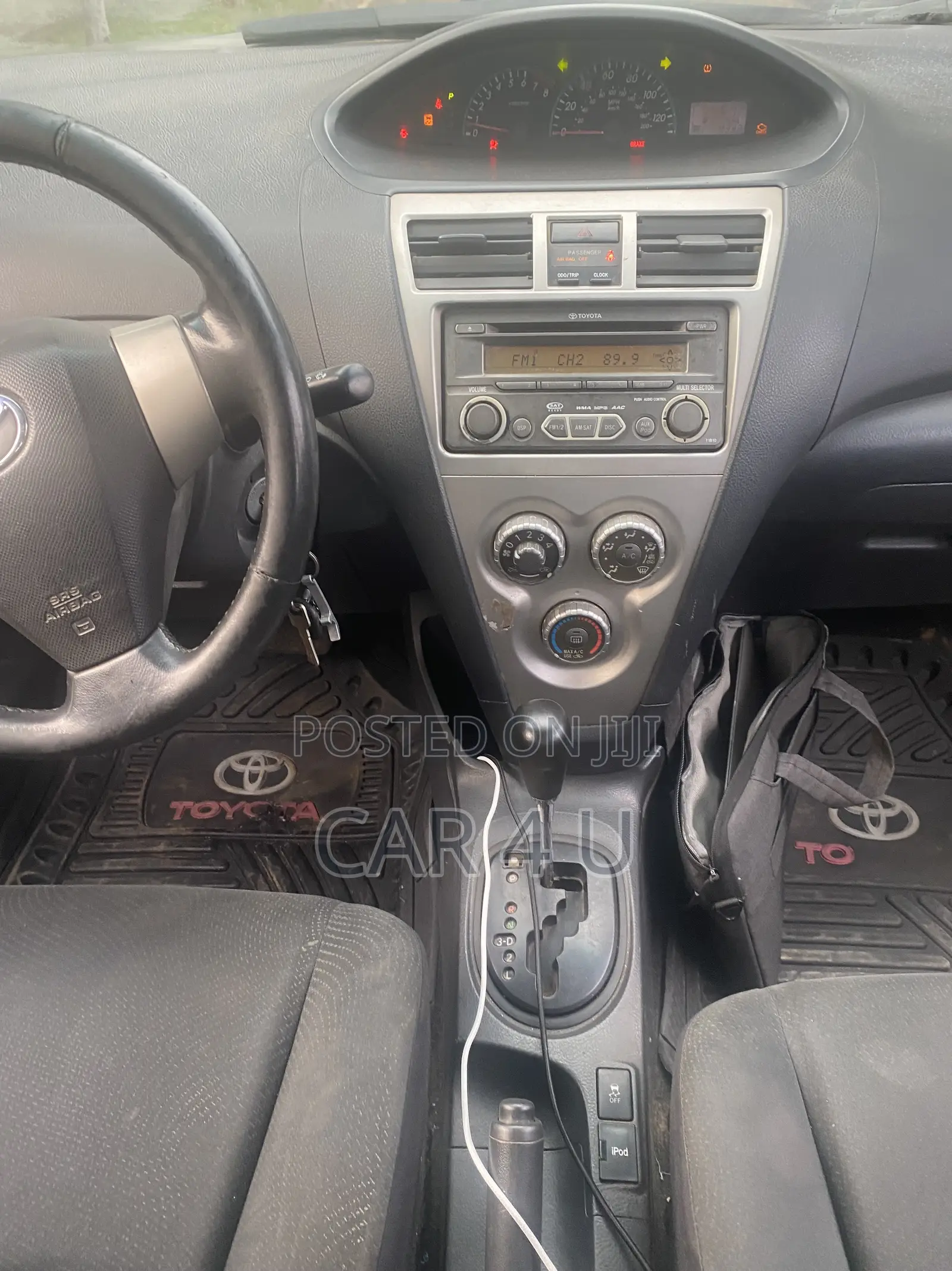 Toyota Yaris 2010 White