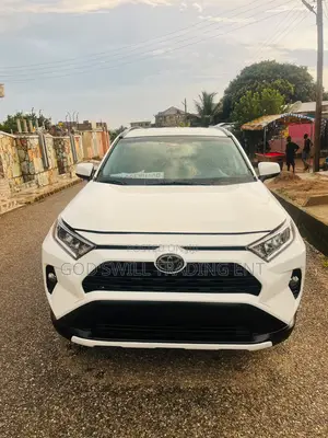 Toyota RAV4 LE AWD 2020 White