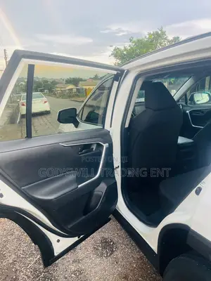 Toyota RAV4 LE AWD 2020 White