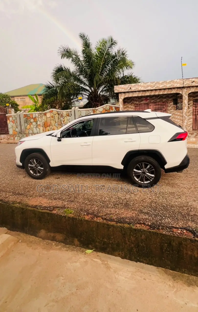 Toyota RAV4 LE AWD 2020 White