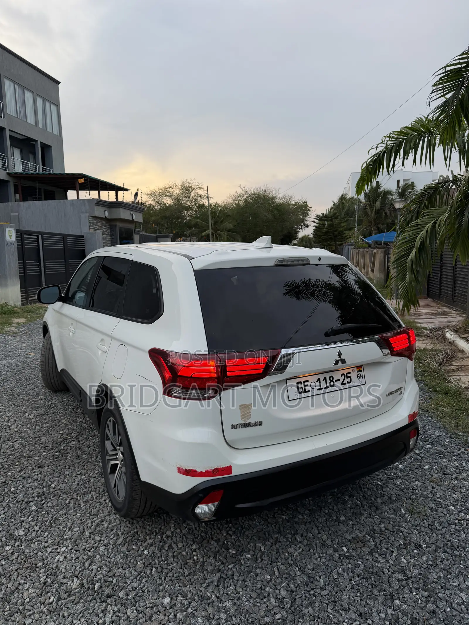 Mitsubishi Outlander 2017 White
