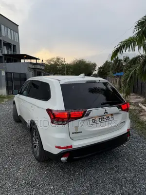 Mitsubishi Outlander 2017 White