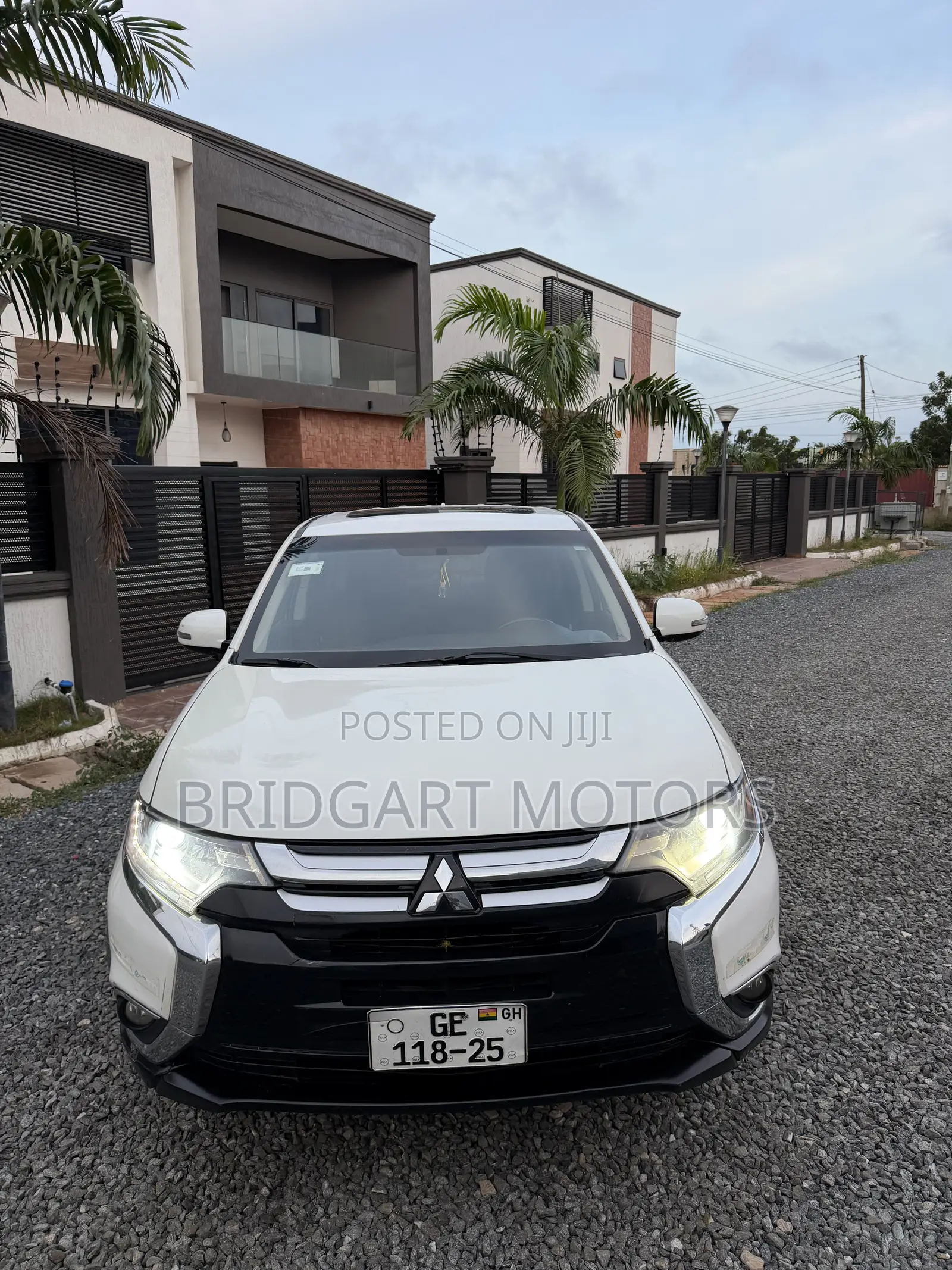 Mitsubishi Outlander 2017 White