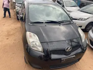 Toyota Vitz 1.3 AWD 5dr 2010 Black