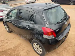 Toyota Vitz 1.3 AWD 5dr 2010 Black
