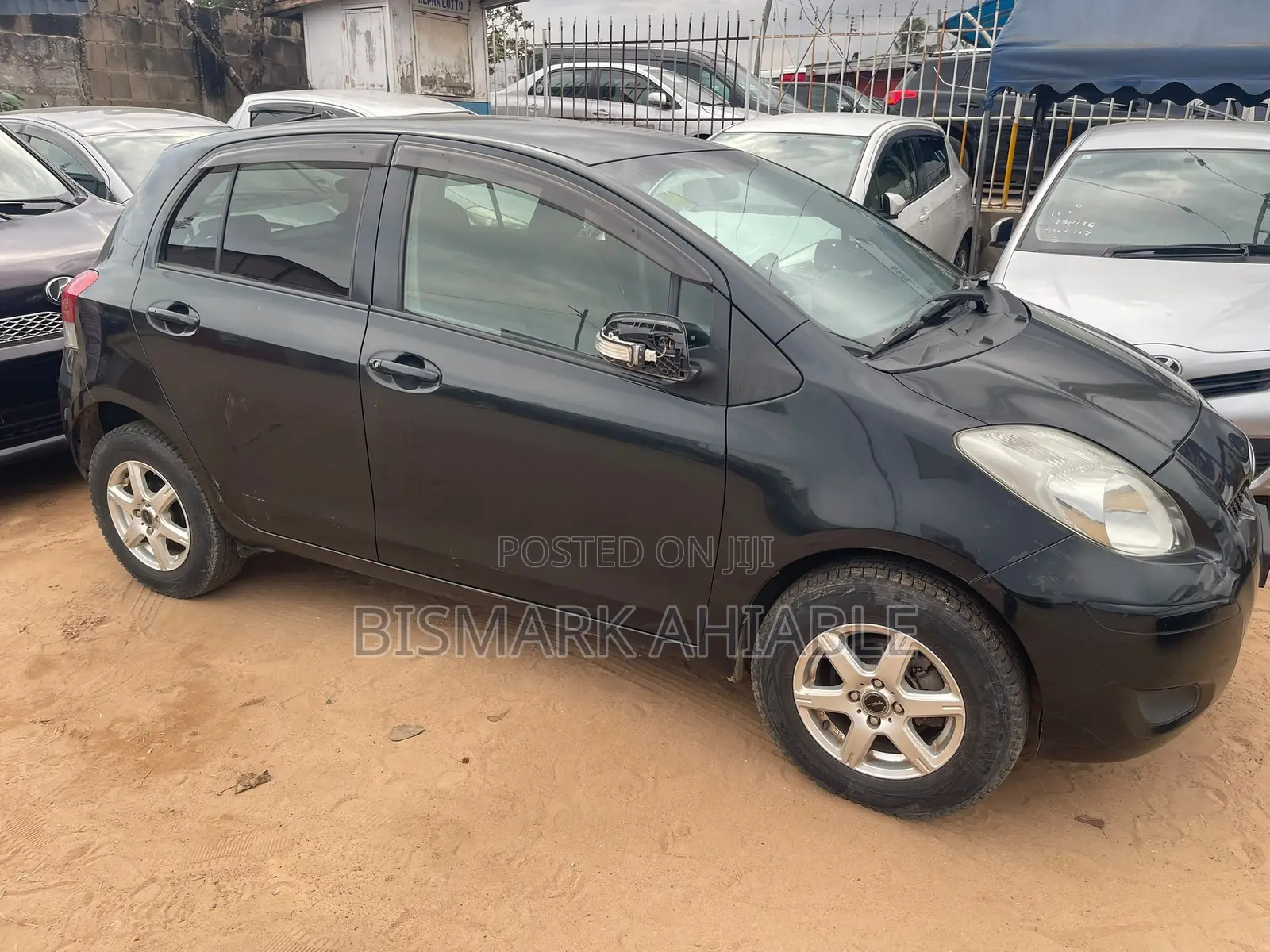 Toyota Vitz 1.3 AWD 5dr 2010 Black
