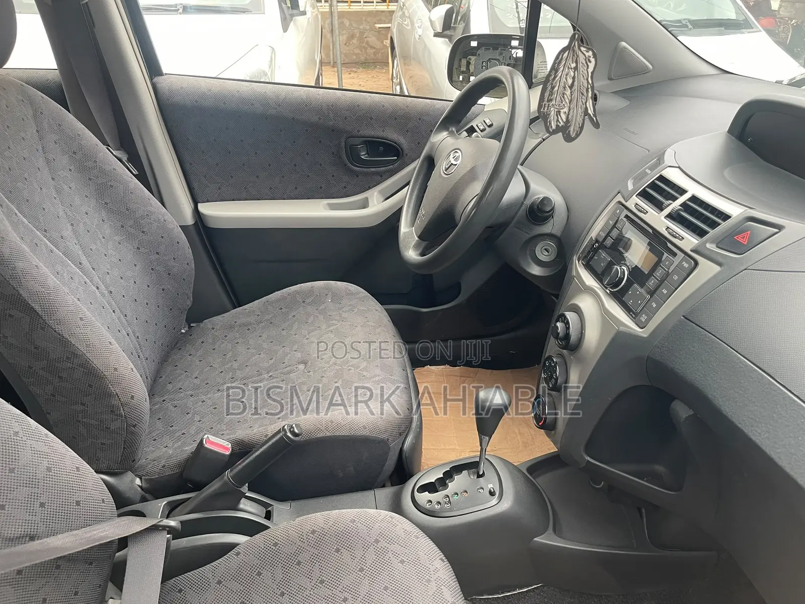 Toyota Vitz 1.3 AWD 5dr 2010 Black