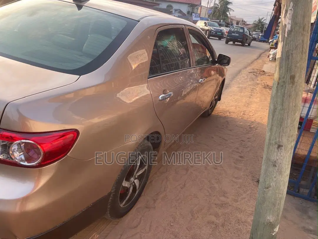 Toyota Corolla 2013 Brown