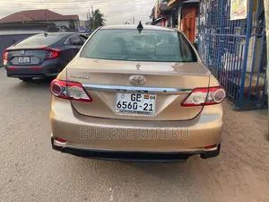 Toyota Corolla 2013 Brown