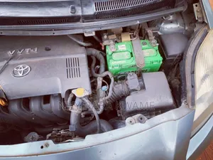 Toyota Vitz 1.5 FWD 5dr 2010 Gray
