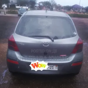 Toyota Vitz 1.5 FWD 5dr 2010 Gray