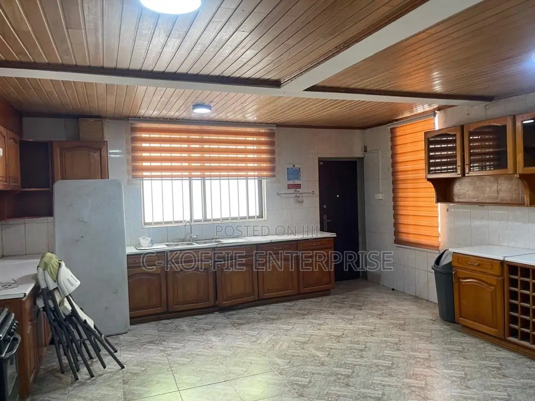 Furnished 8bdrm Mansion in Dzorwulu for rent