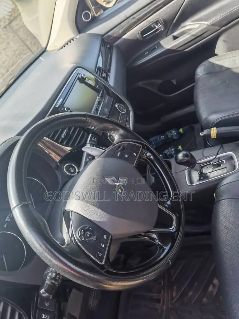 Mitsubishi Outlander 2.0 PHEV AWD 2016 Black