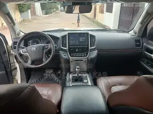 Toyota Land Cruiser 4.5 V8 VXR 2019 White