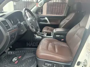 Toyota Land Cruiser 4.5 V8 VXR 2019 White