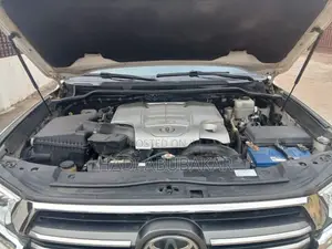 Toyota Land Cruiser 4.5 V8 VXR 2019 White