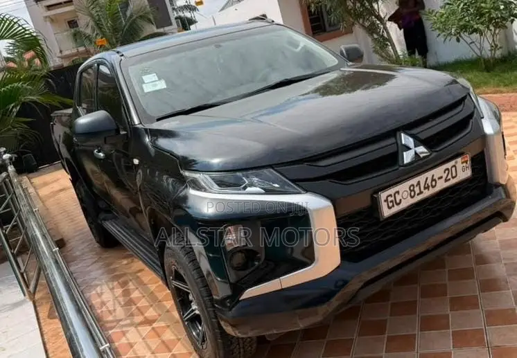 Mitsubishi L200 Club Cab 2.4 154hp 4WD 2019 Black